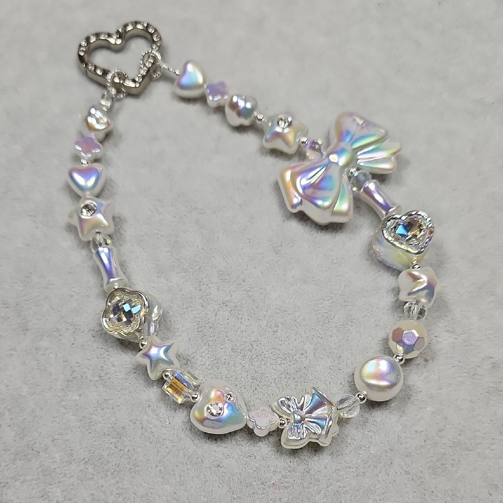 ❌️SOLD❌️Silver Bouque Pearl Phone Bracelet/Phone Charm/Bag Charm - Picture 2 of 4